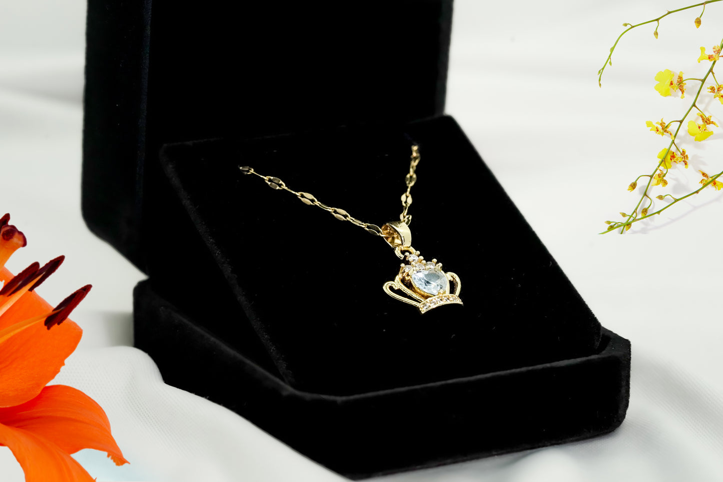 Royal Elegant Crown Pendant Necklace